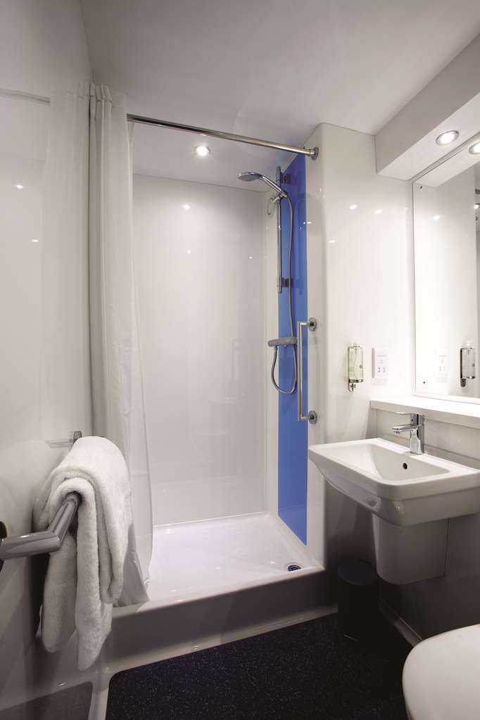 Travelodge Liverpool Docks Room photo